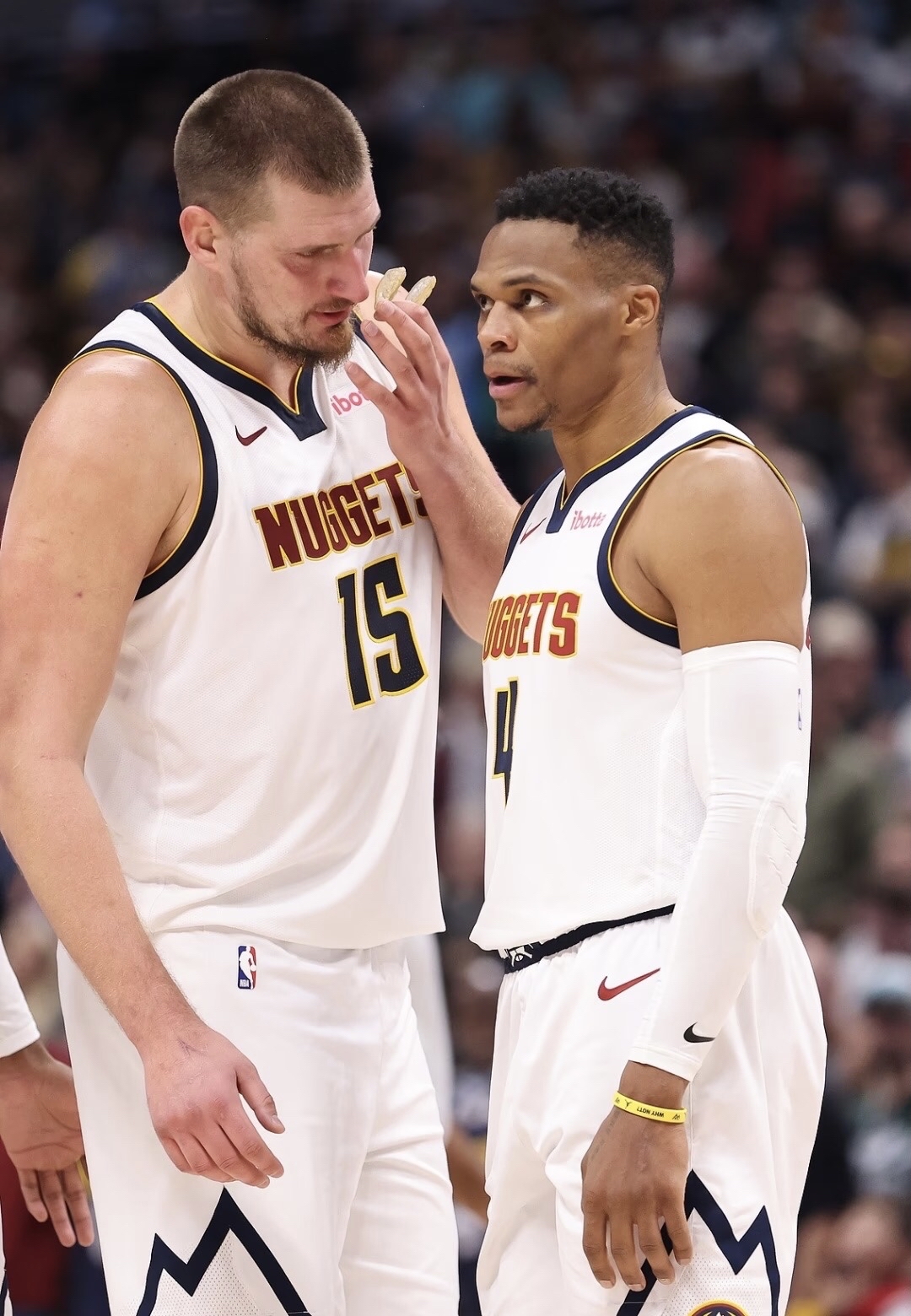 AYX爱游戏官网入口关于丹佛掘金迎中超关键赛，今晨门线救险，压力陡增，控场能力受关注的信息