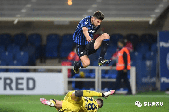 爱游戏体育投注平台官网包含亚特兰大发布备战花絮，今夜临场应变，欧联任务艰巨，训练强度明显提升的词条